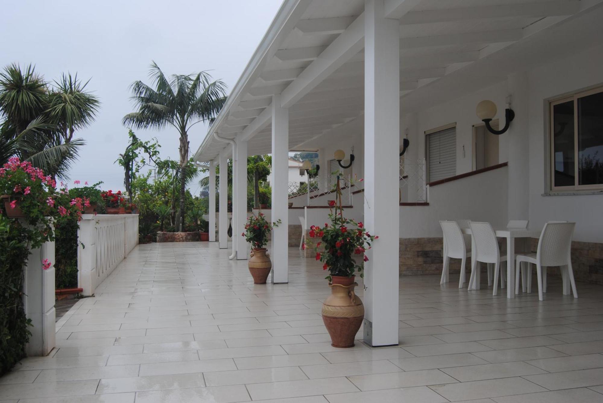 Santa Venere Apartments "Parcheggio Privato" Ricarica Auto Elettriche Tropea Exterior foto
